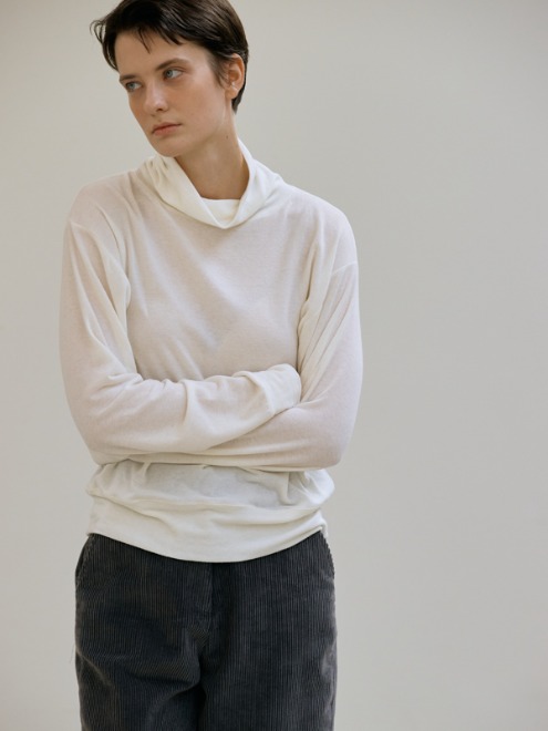Loose fit turtle neck (ivory)