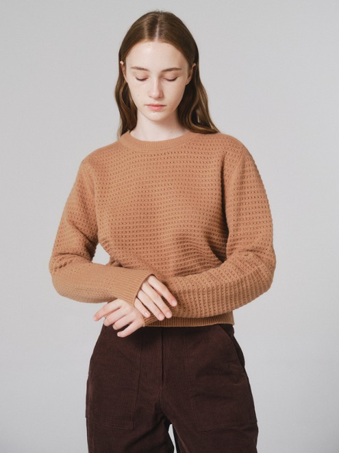 Embossed sweater (camel)