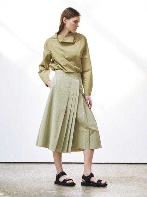 Pleats A line skirt (light khaki)